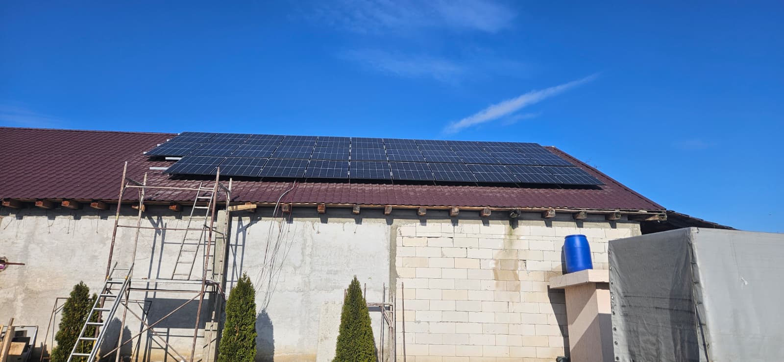 Fotovoltaic pe hală